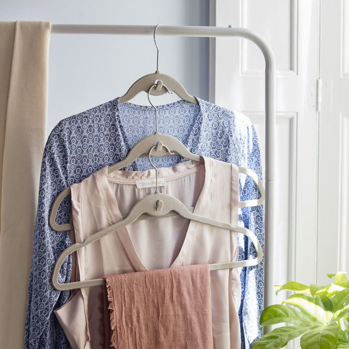 Set 4 grucce appendiabiti con barra in "velluto" beige 6 Compactor